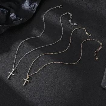 Karnevalový kostým Náhrdelník křížek stříbrný s kamínky