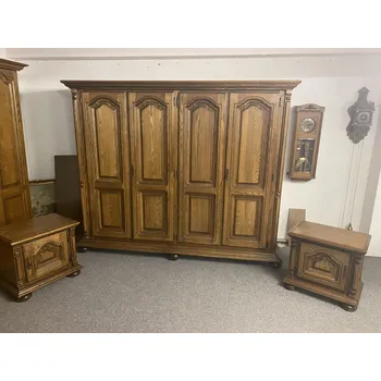 Šatní skříň Rustikální šatní skříň d250 cm