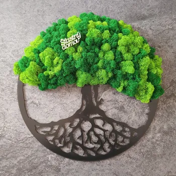 Strom života s mechem a nápisem „Šťastný domov”