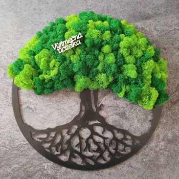 Strom dub s nápisem „Výjimečná učitelka”