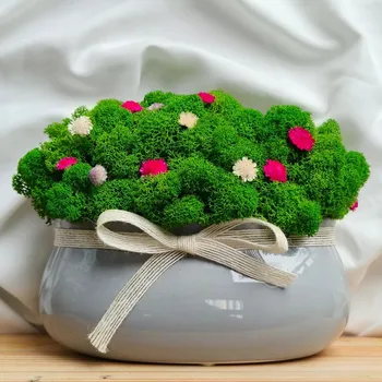 Květináč Šedý oválný květináč s mechem a mašlí