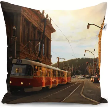 Polštář Dekorační polštář Tramvaj v historickém městě - Sablio - 50x50 cm