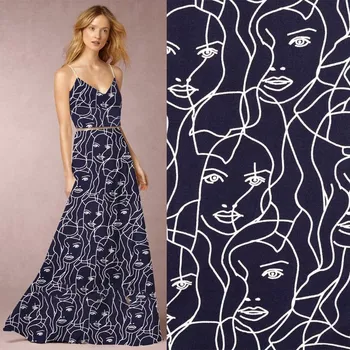 Viskózový popelín v tmavě modré barvě s potiskem obličeje 210363.0005