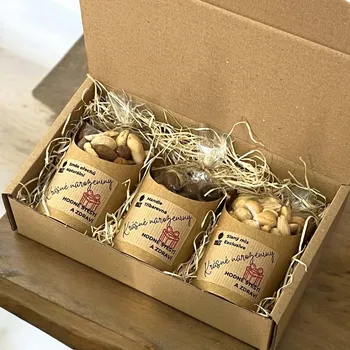 Nutworld.cz Dárková ořechová krabička NAROZENINOVÁ - Mix kelímků a celofánků 560g