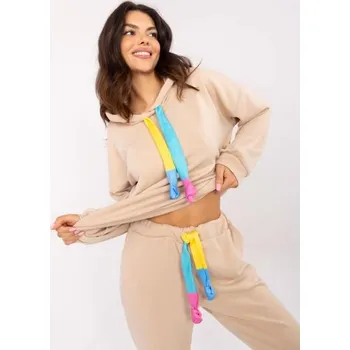 Béžový dvoudílný komplet se širokými vázačkami