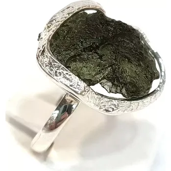 Prsten Stříbrný prsten s vltavínem VPE163