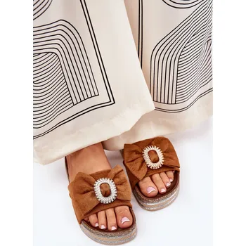 Dámské pantofle Dámské Sandały Na Platformě S Mašlí A Dekorativní Broží Lenela Barva: Béžová, Velikost: 36