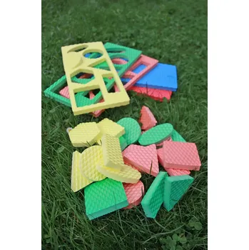 Dřevěná hračka Geometrické tvary v pěnových tabulkách