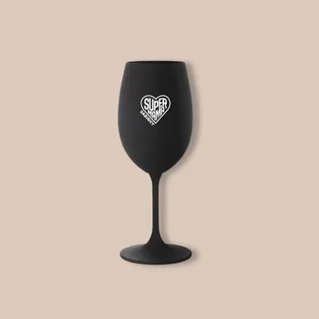 Sklenice Sklenice na víno s gravírováním SUPER MÁMA a VLASTNÍHO JMÉNA Barva: Černá