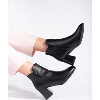 Dámské kozačky Černé dámské kotníkové boty na podpatku HF310B Velikost: 36