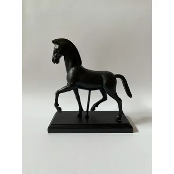 KŮŇ VE CVALU - SOCHA