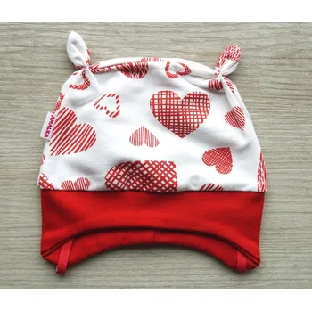 Kojenecké oblečení AMÁLKA Elastická červená čepička teplákovina, srdíčka Velikost: 56-62