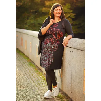 Dámské šaty Himalife Šaty s 3/4 rukávem Krisha - černá s červenou Velikost: 4XL - Móda pro plnoštíhlé, Oblečení nadměrné velikosti