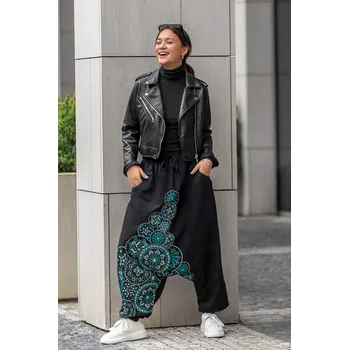 Dámské kalhoty Himalife Harémové kalhoty Saura - černá s tyrkysovou Velikost: XXL/3XL - Móda pro plnoštíhlé, Oblečení nadměrné velikosti