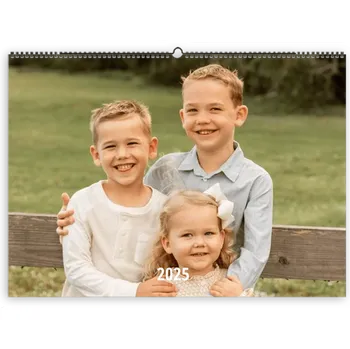Fotokalendář Горизонтальний фотокалендар A3 із власних фото - зробіть онлайн у декілька кроків.
