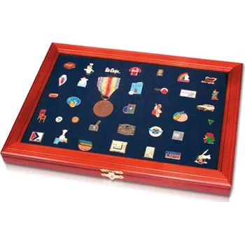Obal pro sběratelský předmět SAFE Vitrína na 100 na odznaků, v rozměru 375×260×30 mm, z mahagonového dřeva