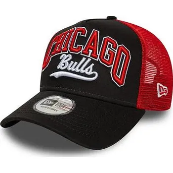 Kšiltovka Kšiltovka New Era 940 AF TRUCKER NBA SCRIPT CHIBUL Black / Scarlet velikost O/S