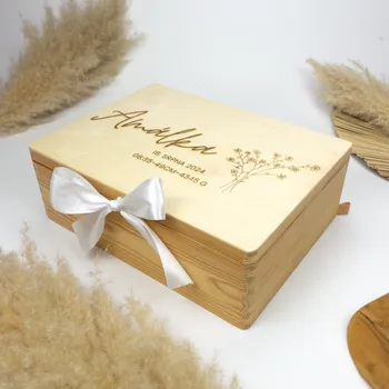 Lovelu Vzpomínková krabice pro miminko - přírodní s gravírováním bílá mašle Amálka