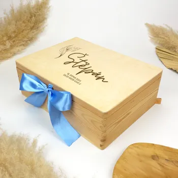 Lovelu Vzpomínková krabice pro miminko - přírodní s gravírováním modrá mašle Štěpán