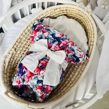 Zavinovačka MIMOUŠEK Péřová zavinovačka / páv a magnolie Velikost zavinovačky: 80x80 cm, Varianta péřové zavinovačky: péřová výplň + povlak zapínání na knoflíky