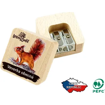 Dřevěná hračka Lesní svět Dřevěné dvojité ořezávátko Veverka (Dřevěné ořezátko na tužky, dvojité kovové ořezávátko, vhodné i pro velké pastelky. Velké ořezávátko skvěle padne i do dětské ruky. Krásné barevné motivy a prvotřídní provedení. Rozměry: (š) 4,5 cm × (v) 4,5 c