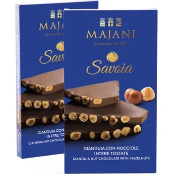 Čokoláda Čokoláda s oříšky Čokoláda je hladká a bohatá, zatímco oříšky přinášejí křupavost a výraznou přírodní chuť, která celému kousku dodává autentický, luxusní charakter.