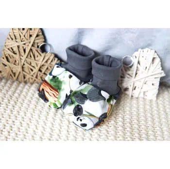 Kojenecké oblečení AMÁLKA Kojenecké capáčky panda Velikost: 56-68