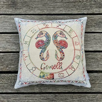 Dekorativní polštářek BYTEMA Gobelínový povlak na polštář ZVĚROKRUH Blíženci 45 x 45 cm