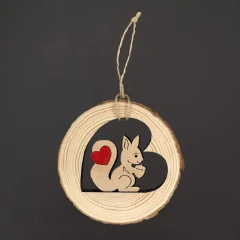 AMADEA Dřevěná veverka v kruhu na zavěšení, masivní dřevo, 10 cm, český výrobek