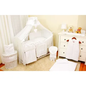 18 dílná vyšívaná souprava + moskytiéra + lůžkovina do kočárku BÍLÝ MEDVÍDEK SRDCE velikost lůžkovin: do postýlky 70x140cm