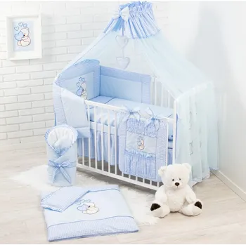 18 dílná vyšívaná souprava + moskytiéra + lůžkovina do kočárku MODRÝ MEDVÍDEK SRDCE velikost lůžkovin: do postýlky 70x140cm