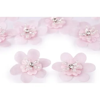 Květ s broušeným kamínkem a korálky k našití a nalepení Ø4,5 cm, barva 3 pudrová