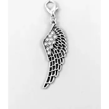 Andělské křídlo zdobené kamínky