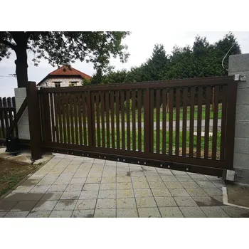 Plot FL BRÁNY Posuvná brána STANDARD, šířka 550 cm, výška 180 cm, lakovaný rám, výplň Havana lakovaná