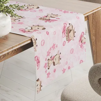 ubrus Dětský bavlněný běhoun na stůl Sandra SA-438 Růžové žirafy na bílém 20x120 cm