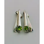 Extravagantní stříbrné naušnice se zeleným kamenem barvy olivínu