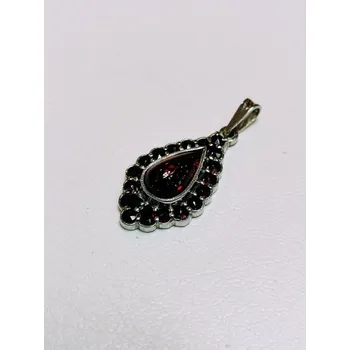 Přívěsek Stříbrný přívěsek - kapka s českými granáty, rhodiovaný