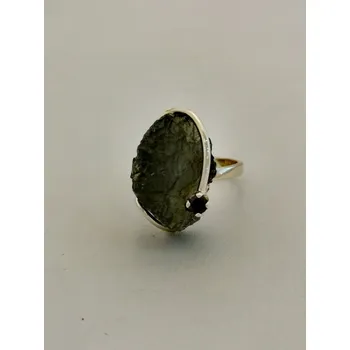 Prsten Stříbrný prsten s přírodním vltavínem