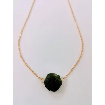 Náhrdelník Zlatý náhrdelník s přírodním vltavínem