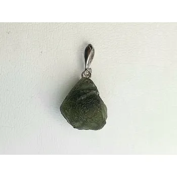 Přívěsek Přívěšek z přírodního vltavínu s ouškem ze stříbra