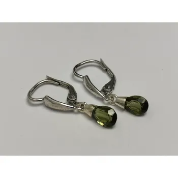 Náušnice Stříbrné naušnice s visícími kapkami vybroušenými z vltavínu