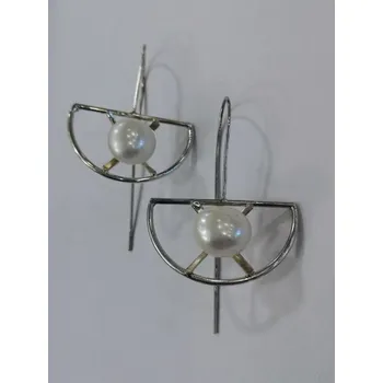 Náušnice Extravagantní stříbrné naušnice s perlou