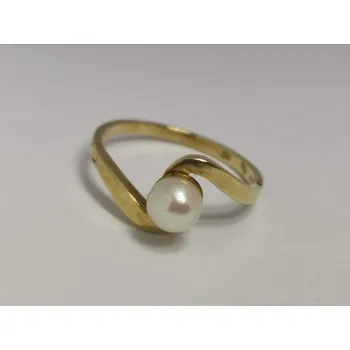 Prsten Zlatý dámský prsten s perlou