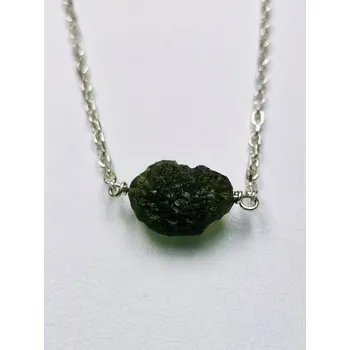 Náhrdelník Stříbrný náhrdelník s přírodním vltavínem