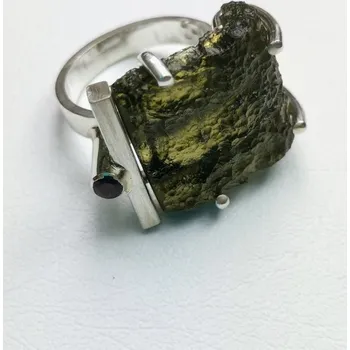 Prsten Stříbrný prsten s vltavínem a českým granátem - autorský šperk Jiřího Moravce