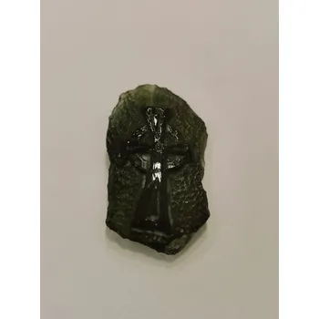 Drahý kámen Vltavín glyptika keltský kříž