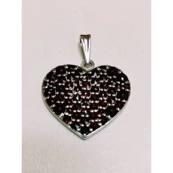 Přívěsek Stříbrný přívěsek - srdce s českými granáty, rhodiovaný