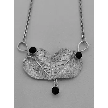 Náhrdelník Stříbrný dámský náhrdelník s českými granáty - autorský šperk Jiřího Moravce