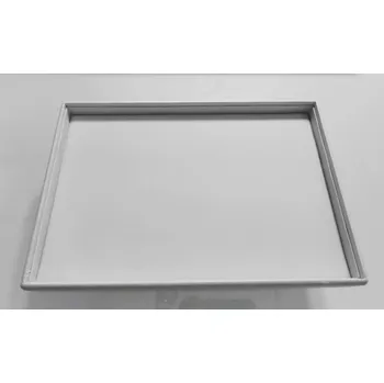 Bílé předkládací plato na prezentaci