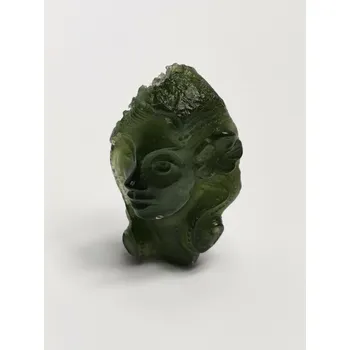 Drahý kámen Vltavín glyptika panna